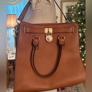 No Name tote with strap excellent condition